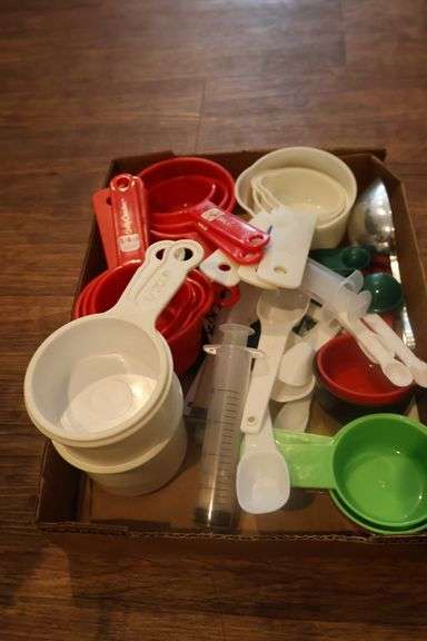 Box flat to go - Assorted plastic measuring cups - Backes Commercial ...