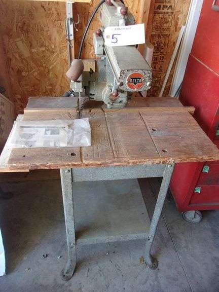 Radial arm saw