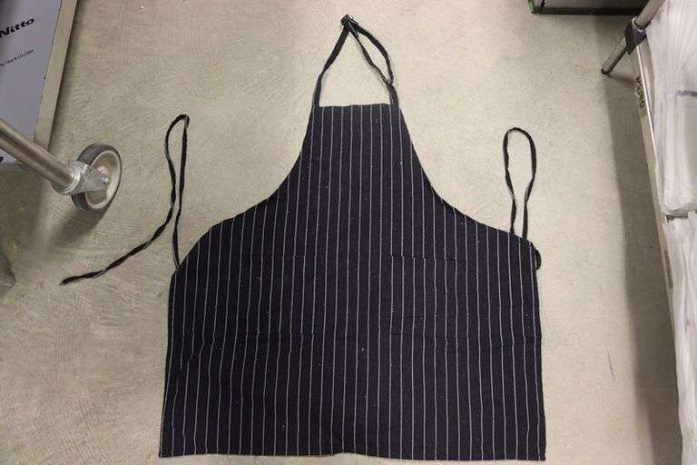 All to go - striped aprons