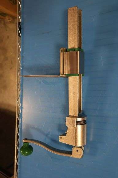 New - Garde countertop mount manual can opener