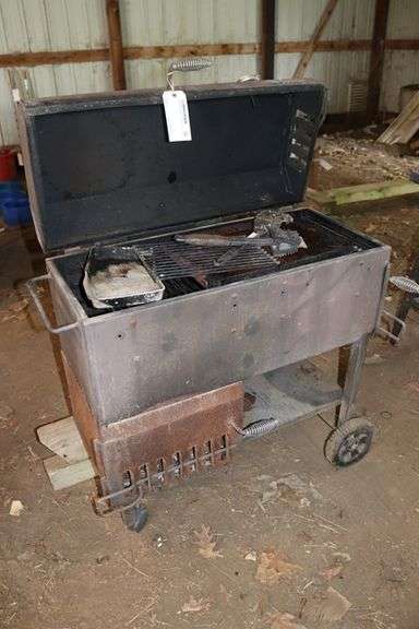 New Baunfels 36" portable grill - one leg is broke