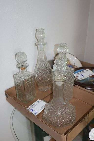 Box flat to go - 4 glass decanters - Located upstairs