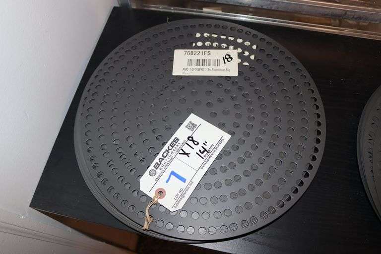 Times 18 - 14" round aluminum pizza trays - AMC