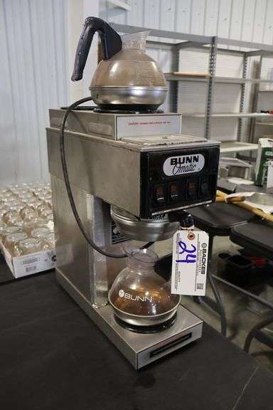 Bunn-O-Matic STF-20 countertop 3 pot coffee brewer with 2 pots
