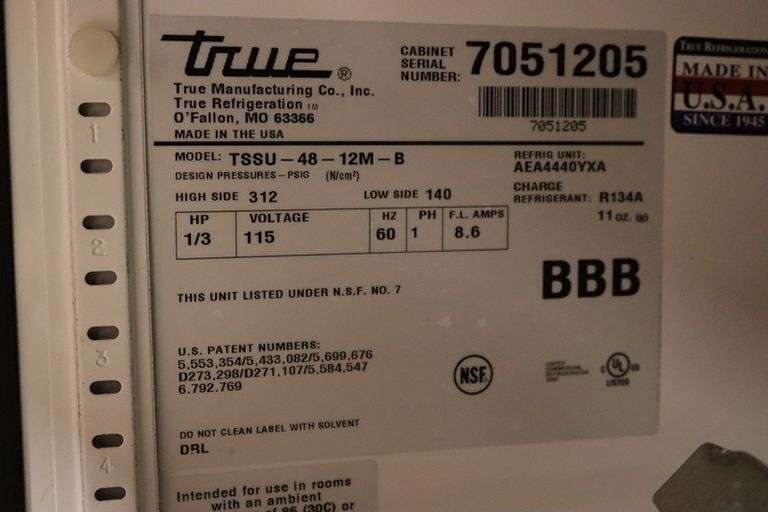 True TSSU-48-12M-8 portable 48" refrigerated prep table - 2 door - 1 lid with work space