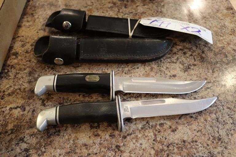 Times 2 - Buck knives