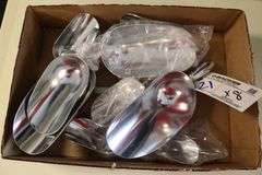 Times 8 - assorted aluminum scoops