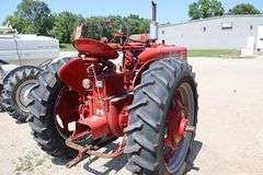 1953 McCormick Farmall Super M tractor, n/f, Newer tires, power steering, factory hydraulic, good paint, new battery, fenders, 580 PTO, s/n 29600-J