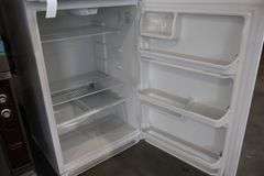 Frigidaire FFTR1814TW0 refrigerator