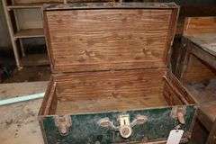 30" vintage trunk - Showing rust
