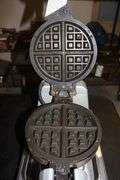 Waring Belgium waffle maker - WW180S