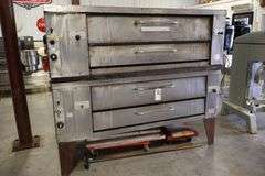 Bakers Pride Y600 gas stack slate deck pizza ovens - 1 piece of slate is cracked