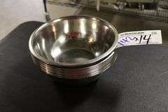 Times 14 - Choice 4 qt stainless mixing bowls