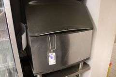 Manitowoc model IY0504A-161 ice cuber with bin
