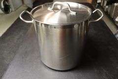 Heavy duty stock pot with lid - nice
