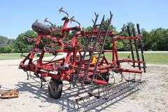Case-IH 4800FLCU - 27' Vibra Shank Field cultivator w/ Kent 3 bar spike harrow, 7" spacings, walking tandems, sweeps showing wear, s/nJAG0061221