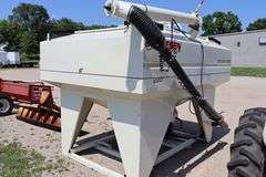 Friesen 220 seed tender w. Honda 5 hp gas motor, 6" unload auger - forklift available to load