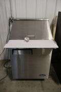 Atosa MFS8305GR portable stainless 1 lid, 1 door sandwich prep table - AS IS - not cooling