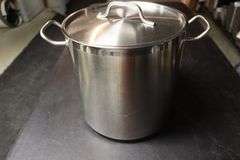 Heavy duty stock pot with lid - nice