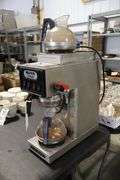 Bunn-O-Matic STF-20 countertop 3 pot coffee brewer with 2 pots
