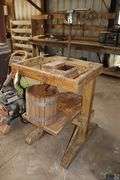 Wood hand crank cider press
