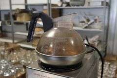 Bunn-O-Matic STF-20 countertop 3 pot coffee brewer with 2 pots