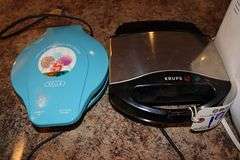 Pair to go - Electric waffle maker & donut hole maker