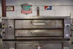 Bakers Pride Y600 gas stack slate deck pizza ovens - 1 piece of slate is cracked