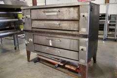 Bakers Pride Y600 gas stack slate deck pizza ovens - 1 piece of slate is cracked