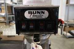 Bunn-O-Matic STF-20 countertop 3 pot coffee brewer with 2 pots