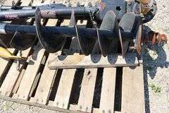 Farm Force 3 pt rear PTO Auger w/ 6" & 12" augers
