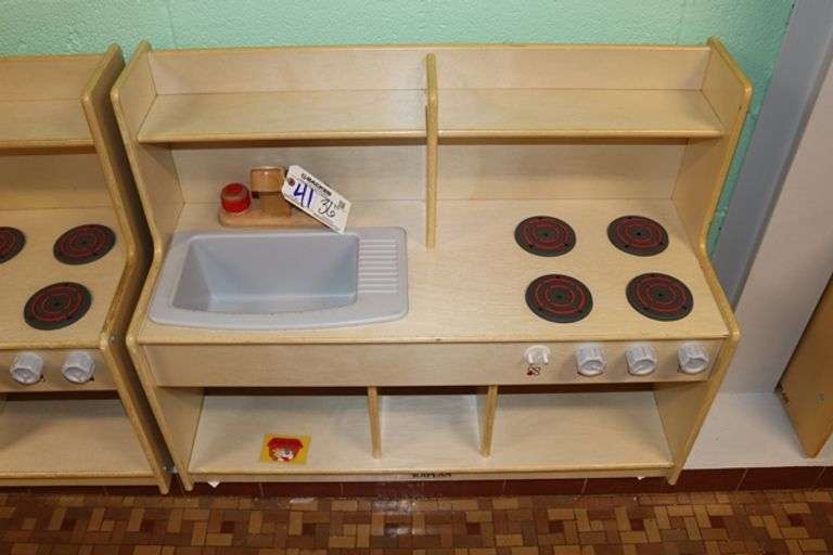 36" wide maple wood child's kitchentte - missing 1 knob