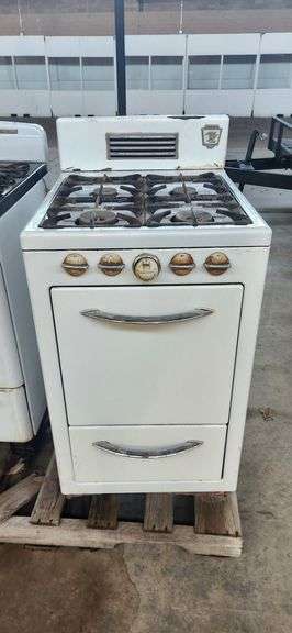 Eagle Robertshaw retro gas stove with oven