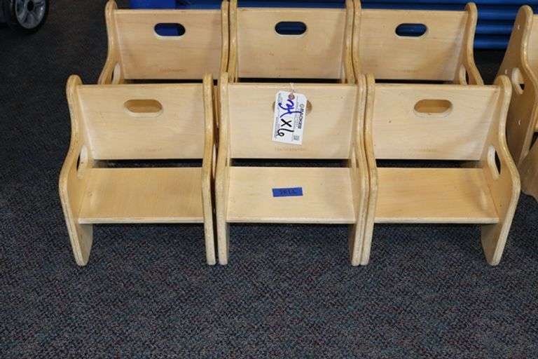 Times 6 - Environments maple wood child seats - nice