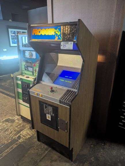 Sega/Gremlin coin operated Frogger arcade game - No model or Serial - Missing back cover - monitor & electronics have been updated - set up for 984 tokens