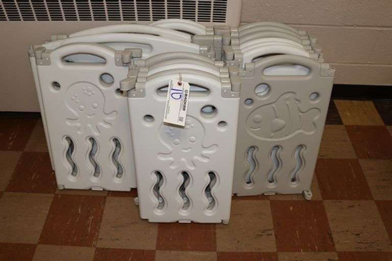 All to go - Grey poly 2' tall suction cup baby fencing