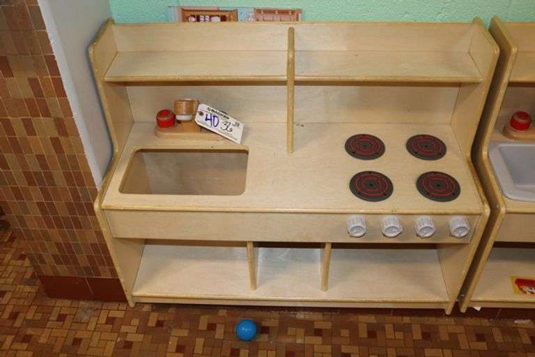 36" wide maple wood child's kitchentte - missing sink tub