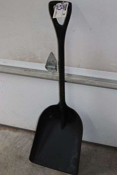 Remco black poly scoop shovel