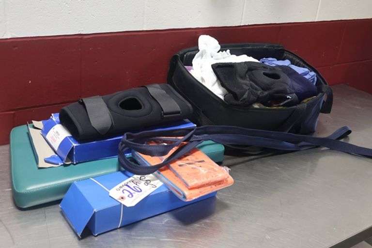All to go - Towels, knee wraps, & more
