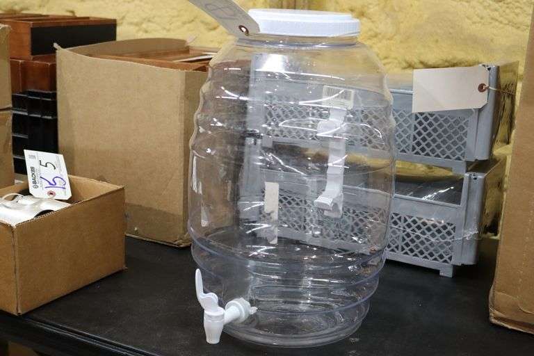 Approx. 2 gallon plastic barrel beverage dispenser