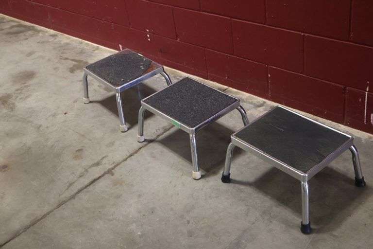 Times 3 - Chrome metal step stools