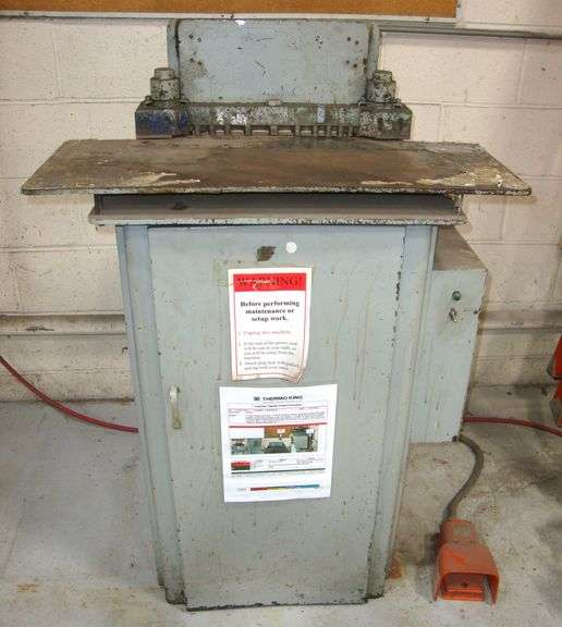 Air over hydraulic notcher for corners or straight, bed approx. 32"x12.5", approx. 32" x 24" x 48" tall, 120V