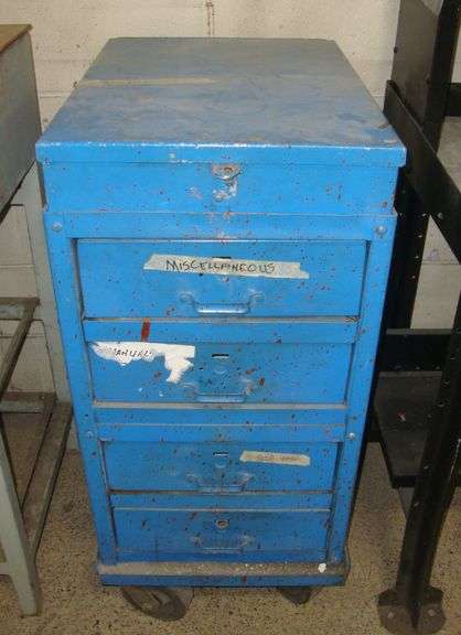 Aluminum Toolbox on casters, approx. 18" x 24" x 40" tall