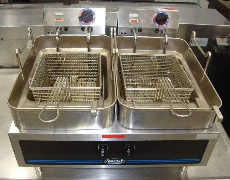 Star 30lb Electric Countertop Fryer, Model 530TEDS, NSF, Snap-action thermostat ranges from 200°F to 375°F, 9,200 watts and can fry 50 pounds of french fries per hour, approx. 24" x 24" x 17" tall, 208-230V, 1ph