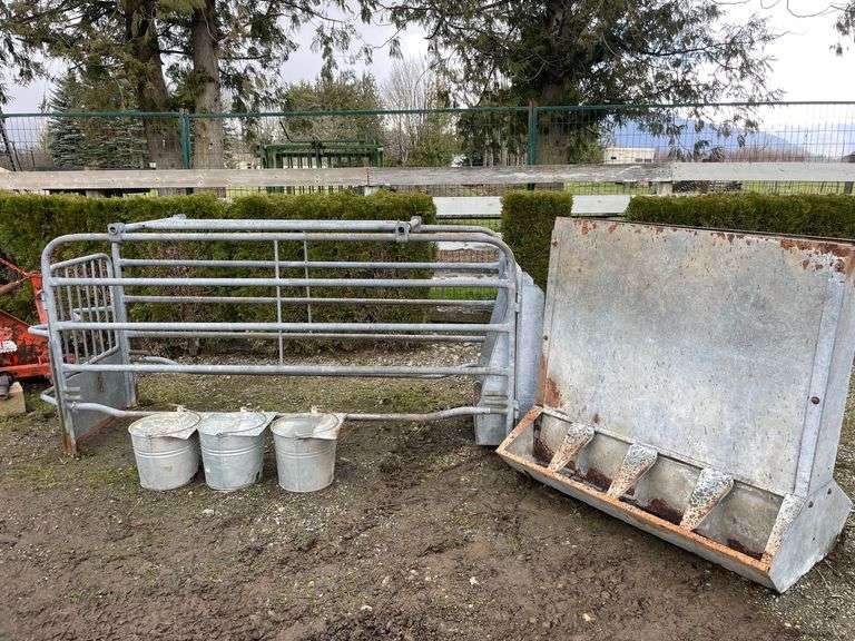 Farrowing Crate / Pig Feeder / Chicken Waterer