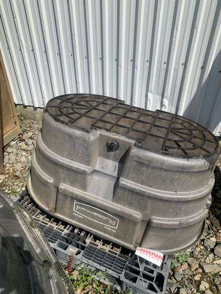 Rubber Maid 150 Gallon Water Trough