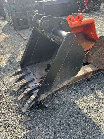 Kubota 24" Digging Bucket