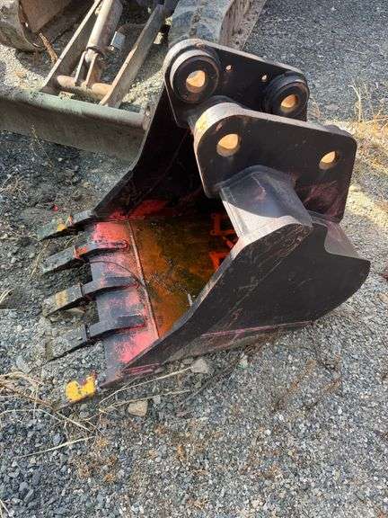 Kubota 24" Digging Bucket