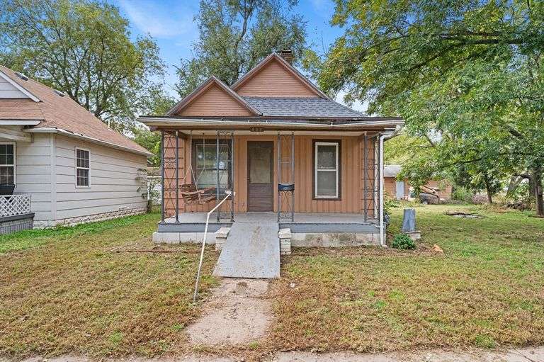 529 W Shirk St, Wichita, KS 67213