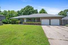 319 S Jonathan St, Maize, KS 67101